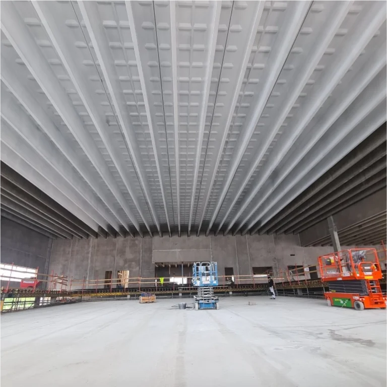 Bassänghallen i Malung-Sälens simhall under byggtiden