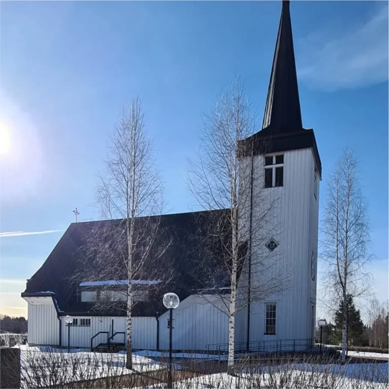 Yttermalungs kapell med kyrktornet en vinterdag